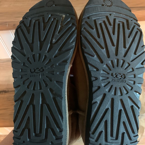 Ugg Bailey three button women’s boots - Picture 6 of 6